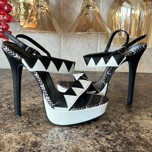 EUC 5 inch black and white, sexy sandal